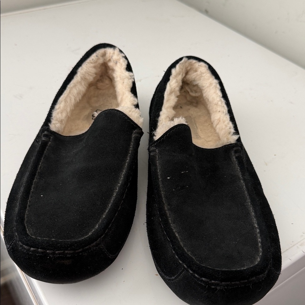UGG Black Slippers Suede Slip On
Wool Lined , size 11 men
